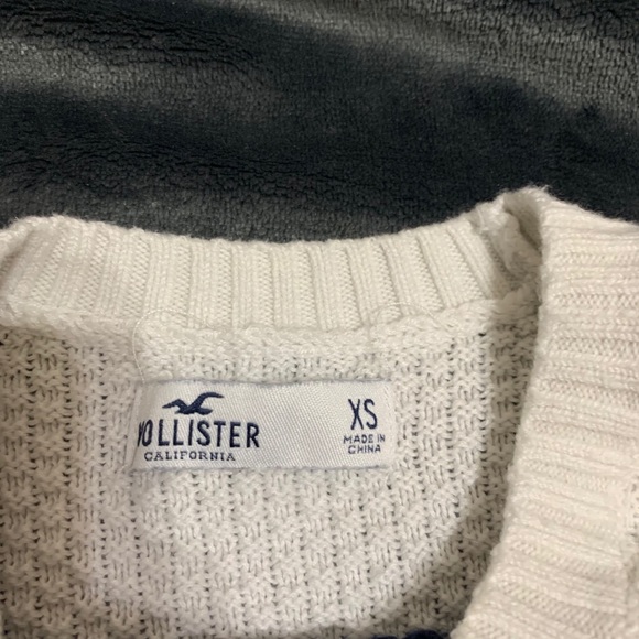 Hollister sweater - Picture 3 of 3
